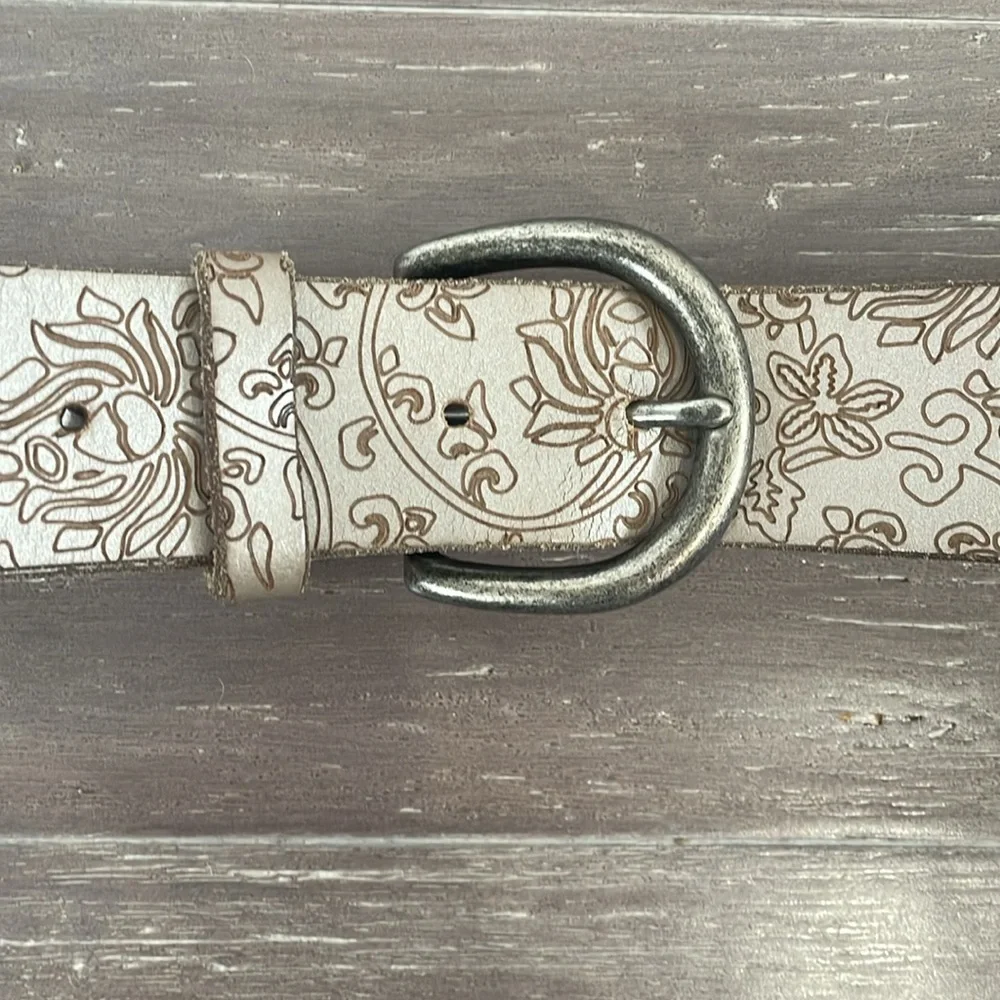 Gap Cow leather hippie artsy boho festival 70’s brown neutral belt. Size Small